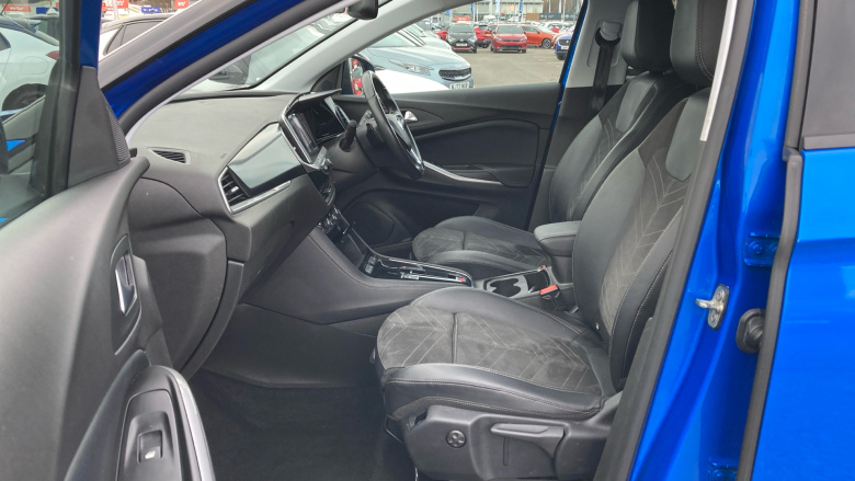 Vauxhall Grandland 1.5 Turbo D Ultimate 5dr Auto Diesel Hatchback